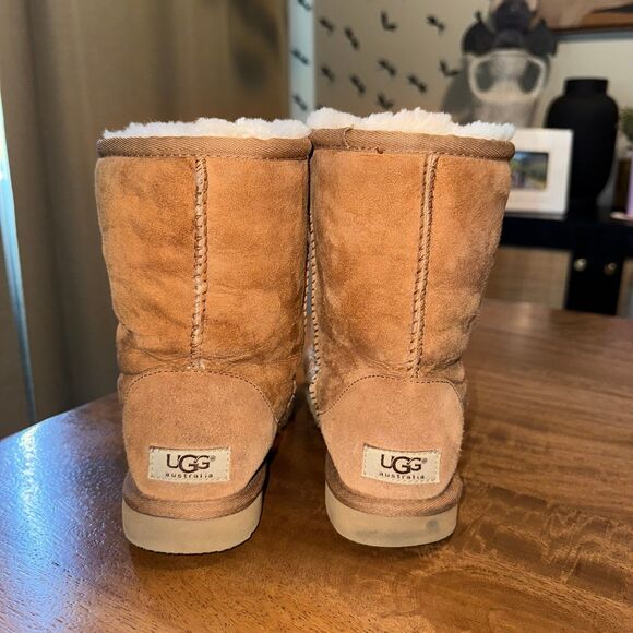 UGG Australia Classic Short Chestnut Sheepskin Boots Women’s Size 6, Good Condi - Picture 3 of 9